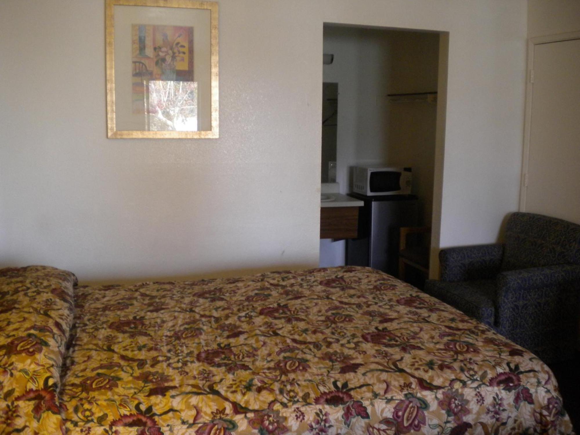 Best Economy Inn & Suites Бейкерсфилд Номер фото